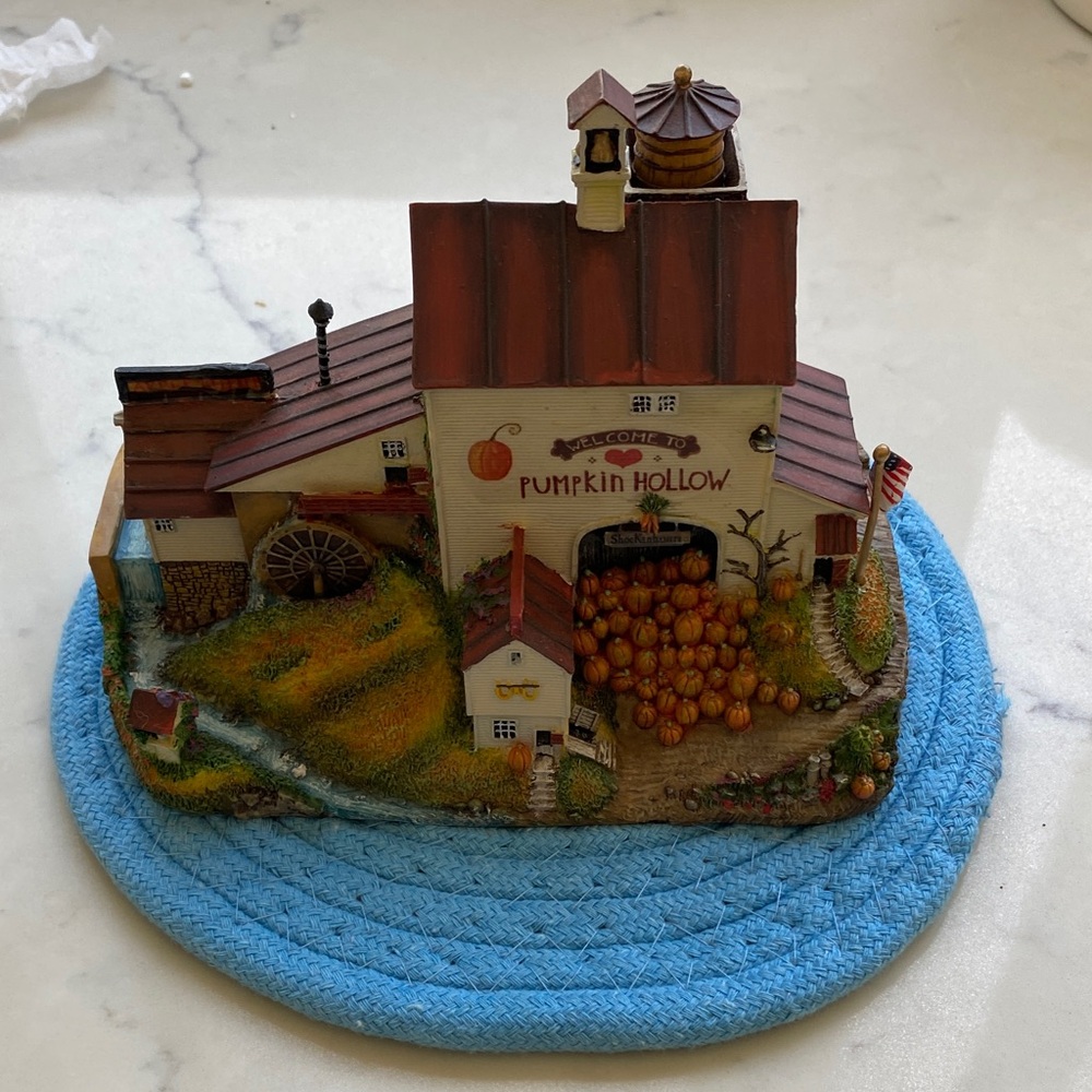 Charles Wysocki “Pumpkin Hollow”Decorative Figurine